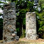 2 der 3 Säulen der Galgen