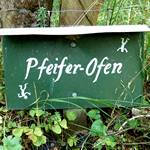 Schild mit stüzenden Männchen als Warnung