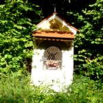 Die schiefe stehende kleine Kapelle