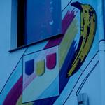 Hausbemalung diagonal: Wappen, Banane, Erschaffung Adam