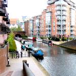 Kanal mit niedrigen Hausschiffen