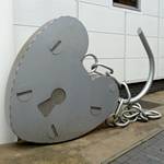 Grosses Schloss als Kunstwerk neben einem Haus