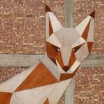 Fuchsmosaik an Hauswand