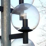 Lampe aus vielen Glaskugeln