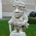 Steinfigur eines Zwerges