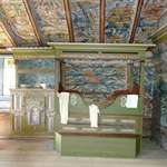 Blumenmalerei im alten Holzhaus