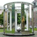 Kunstpavillon mit Kugel