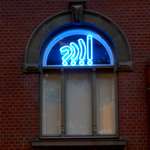 Neon-Zeichen ? wendelt sich zu !