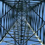 Strommast von unten