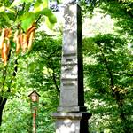Gedenkstein in Form eines Obelisken