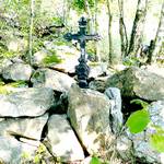 Scheinhaufen mit Eisenkreuz