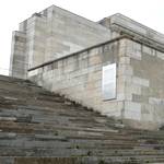 Bild von der Steintribuene am Zeppelinfeld in Nuernberg