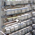 Lager mit Bimssteinquadern