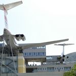 Beide Flugzeuge auf dem Hoteldach