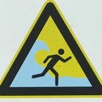 Schild Achtung Wasserschwall